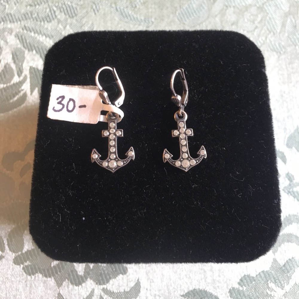 NWT Hamptons Fashion Pewter Earrings & Crystals
